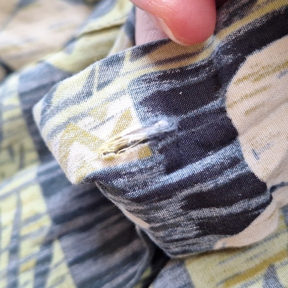 Go Barefoot Mens Floral Tribal Hawaiian Short Sleeve Button Down. Size L - Picture 6 of 6